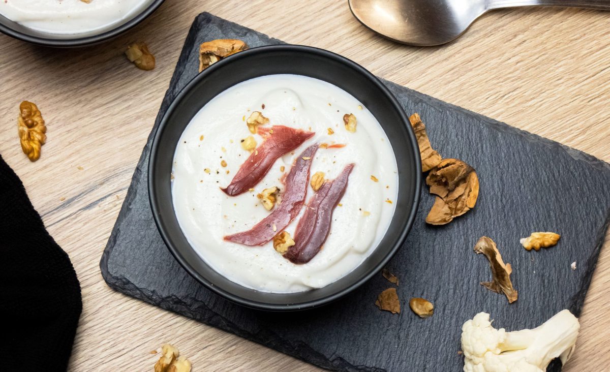 The photo represents the recipe: Creamy cauliflower soup with dried duck breast and coconut cream