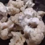 Velouté crémeux de chou-fleur, magret séché et crème de coco : La photo est une représentation de l'étape 1