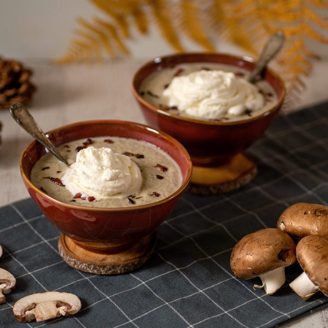 La photo représente la recette : Velouté de champignons à la crème au lard fumé