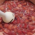 Verrines de mousse aux fraises et coulis de fraise : La photo est une représentation de l'étape 2