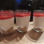 Verrines de mousse aux fraises et coulis de fraise : La photo est une représentation de l'étape 8