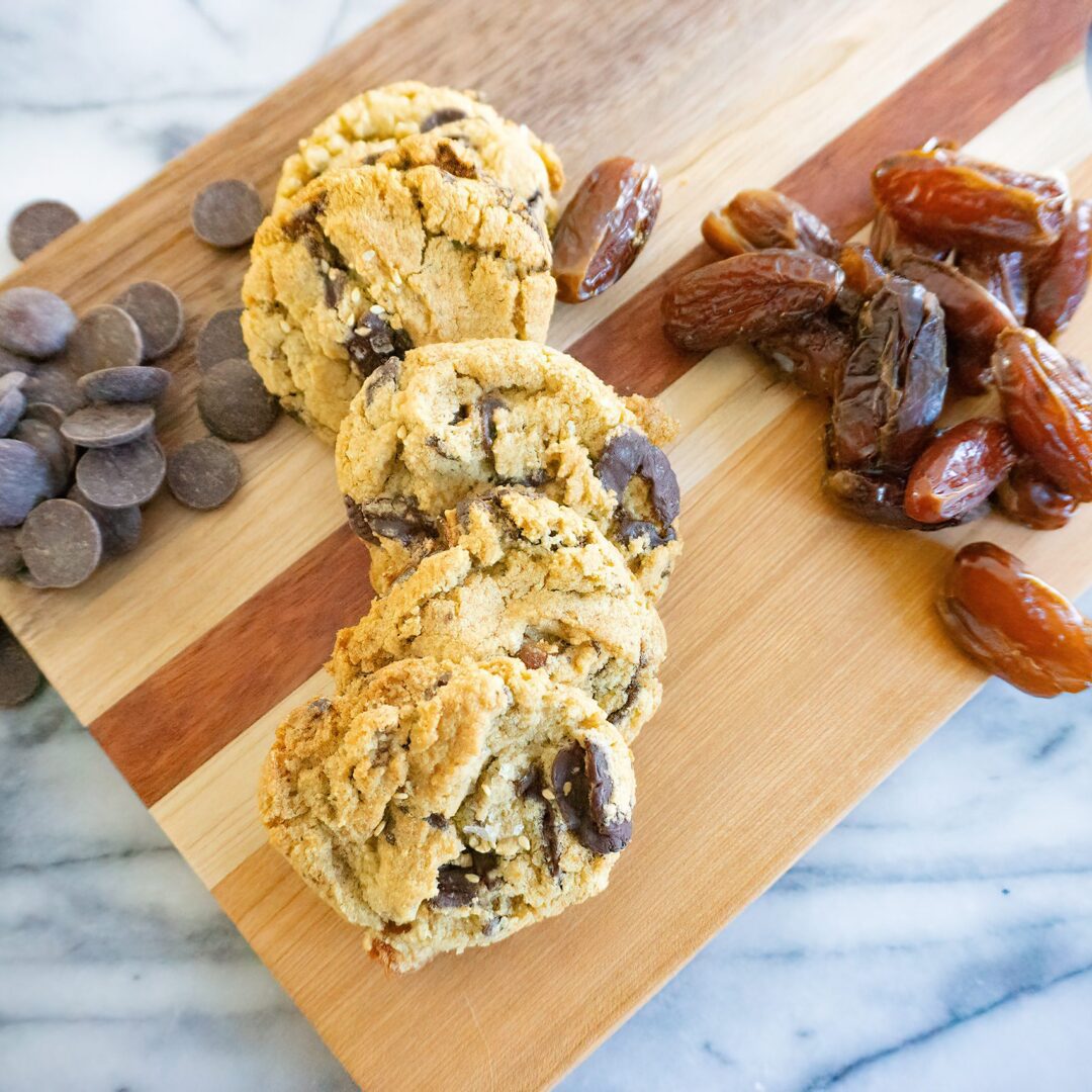 La photo représente la recette : Chocolate, date and tahini cookies