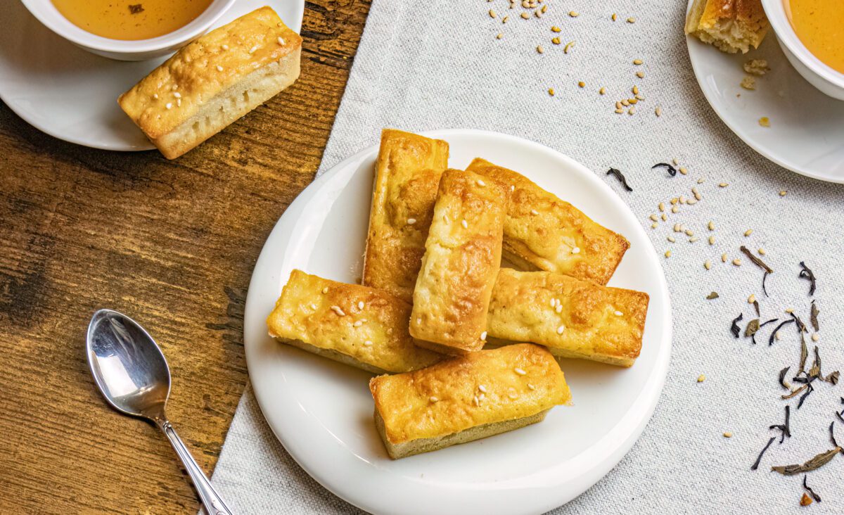 La photo représente la recette : Mini-gâteaux aux pommes et graines de sésame