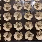 Paniers croustillants à la mousse de foie gras et compotée de figue. : La photo est une représentation de l'étape 2