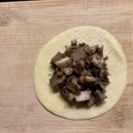 Ravioles de champignons, crème et huile de truffe: The image is a representative of the step 10