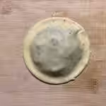 Ravioli with mushrooms, cream, and truffle oil : La photo est une représentation de l'étape 11