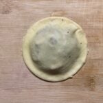 Ravioles de champignons, crème et huile de truffe : La photo est une représentation de l'étape 11