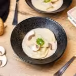 Ravioli with mushrooms, cream, and truffle oil : La photo est une représentation de l'étape 13