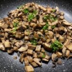 Ravioles de champignons, crème et huile de truffe : La photo est une représentation de l'étape 5