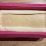 Bûche de Noël glacée vanille et caramel beurre salé avec biscuit spéculoos: The image is a representative of the step 13