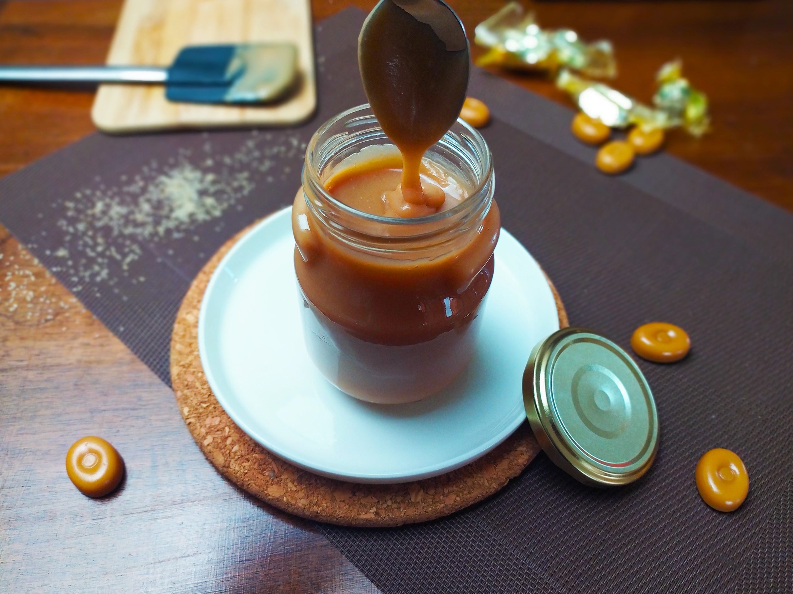 Bûche de Noël glacée vanille et caramel beurre salé avec biscuit spéculoos : La photo est une représentation de l'étape 1