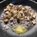 Ravioles de champignons, crème et huile de truffe: The image is a representative of the step 6