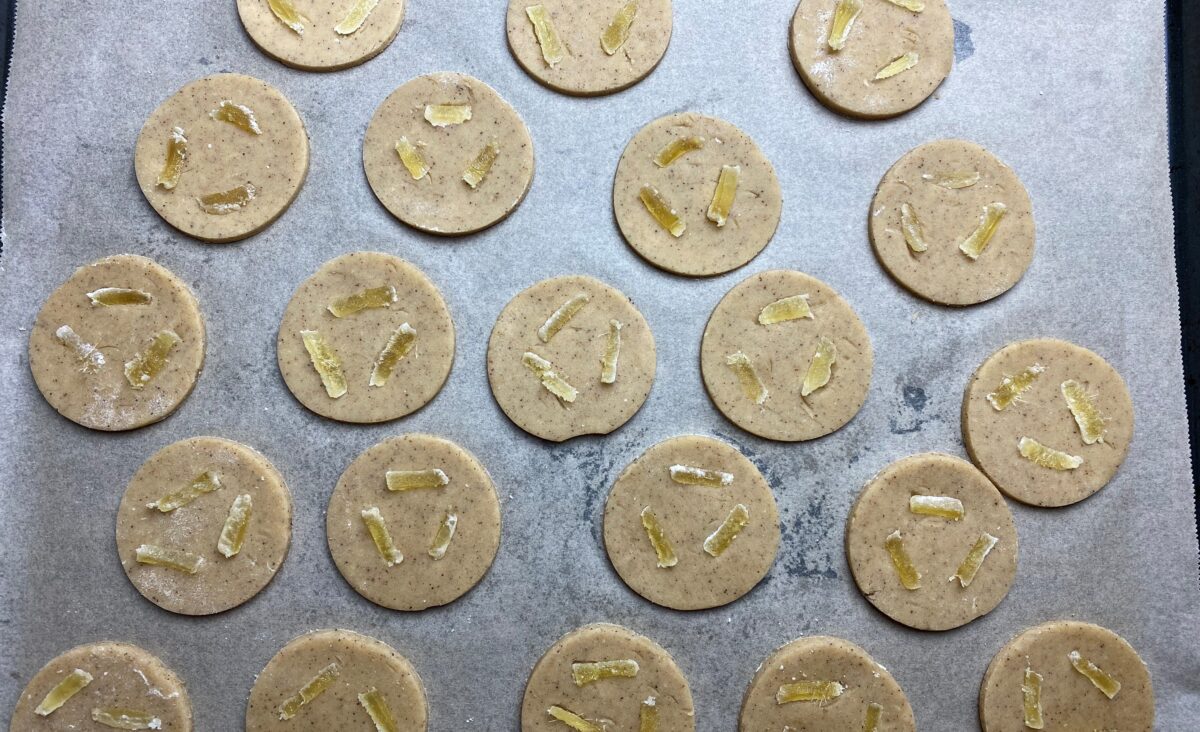 Biscuits sablés au gingembre confit: The image is a representative of the step 6