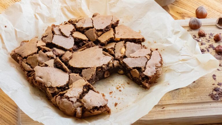 La photo représente la recette : Brownie aux noisettes (Facile)