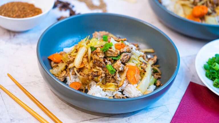 La photo représente la recette : Porc haché aux 5 épices, chou et carottes - Étape 7