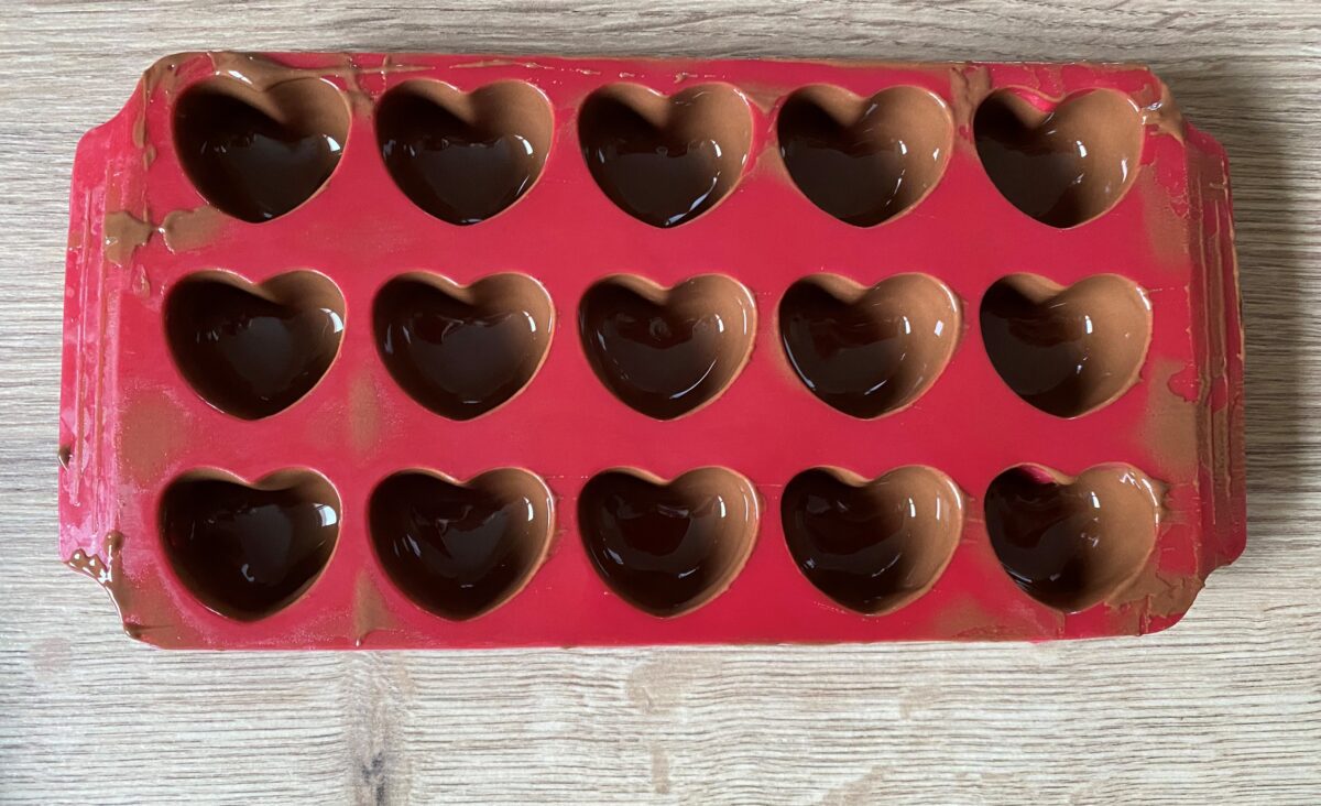 Bonbons au chocolat et guimauve en forme de cœur : La photo est une représentation de l'étape 3