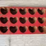 Bonbons au chocolat et guimauve en forme de cœur : La photo est une représentation de l'étape 3