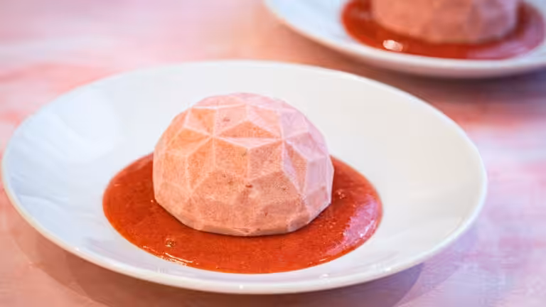 La photo représente la recette : Diamants glacés, fraise, spéculoos et beurre de cacahuètes