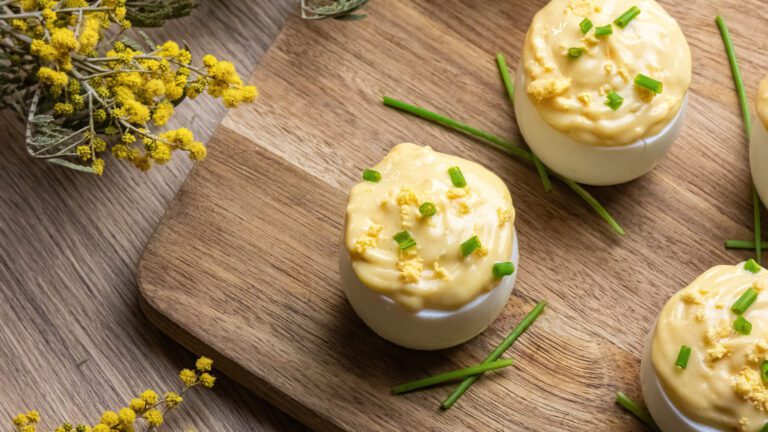 La photo représente la recette : Œufs Mimosa