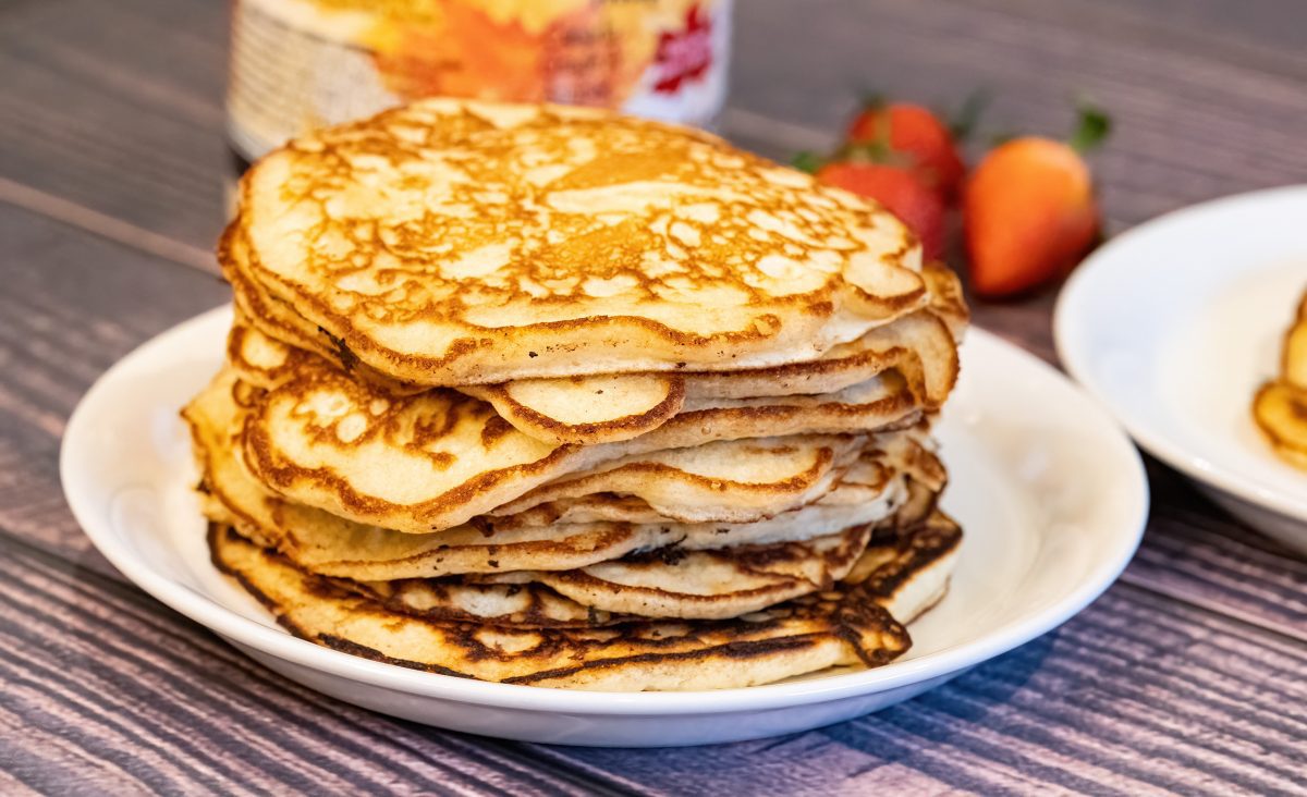 La photo représente la recette : Pancakes (Authentiques et incroyablement délicieux)