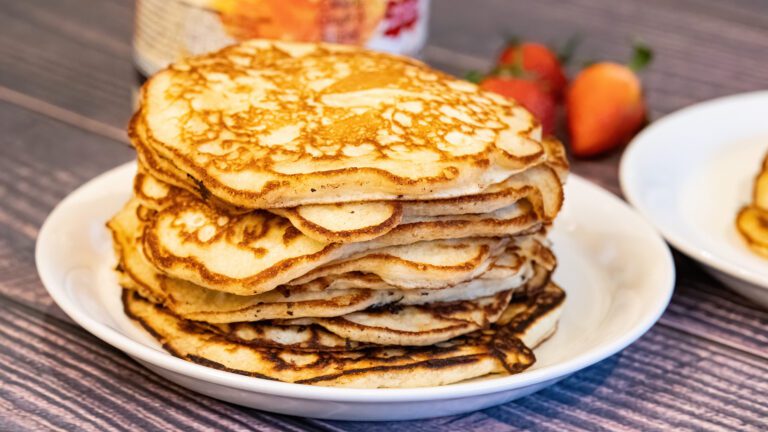 La photo représente la recette : Pancakes (Authentiques et incroyablement délicieux)