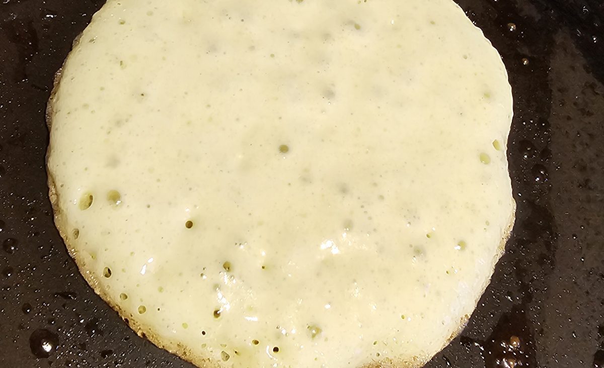 Pancakes (Authentiques et incroyablement délicieux) : La photo est une représentation de l'étape 4