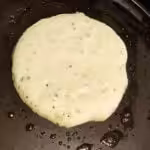 Pancakes (Authentiques et incroyablement délicieux) : La photo est une représentation de l'étape 4