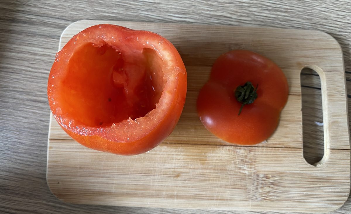Tomates farcies: The image is a representative of the step 1