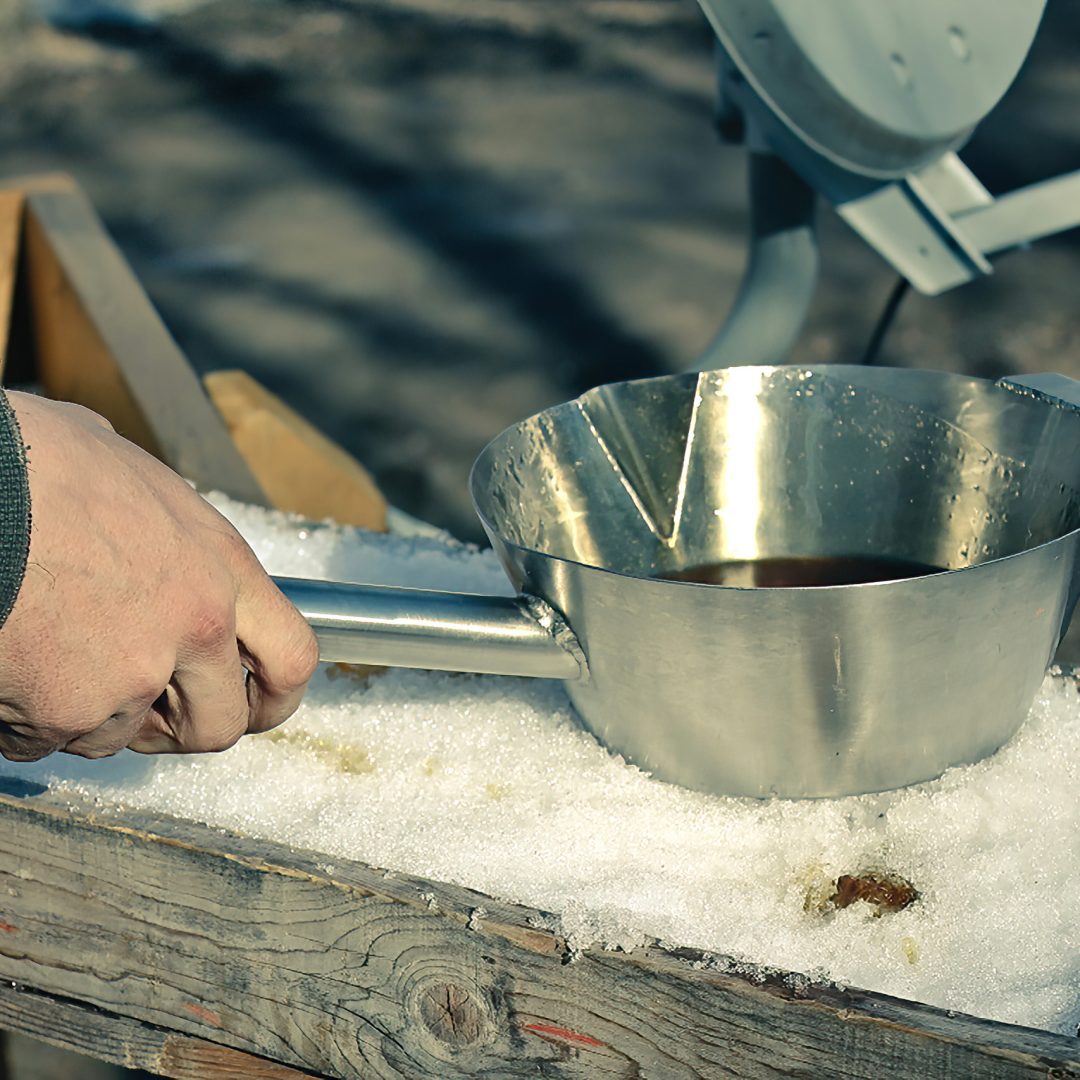 La photo représente l'article de lecture culinaire : Découvrez les cabanes à sucre : une tradition québécoise sucrée