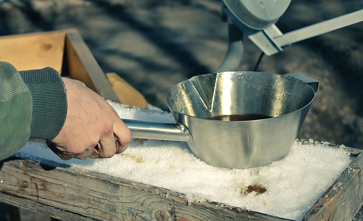 La photo représente l'article de lecture culinaire : Découvrez les cabanes à sucre : une tradition québécoise sucrée