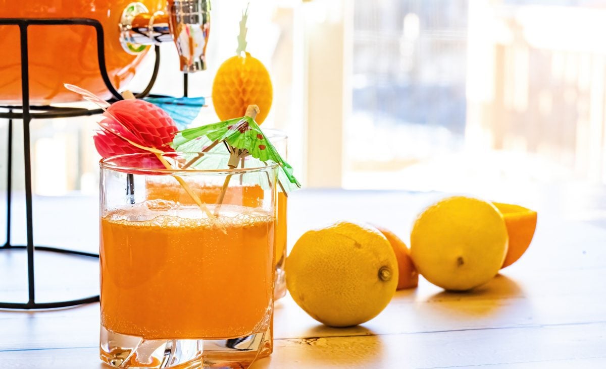 Jus pétillant orange, citron et grenadine (Mocktail pour enfant) : La photo est une représentation de l'étape 3