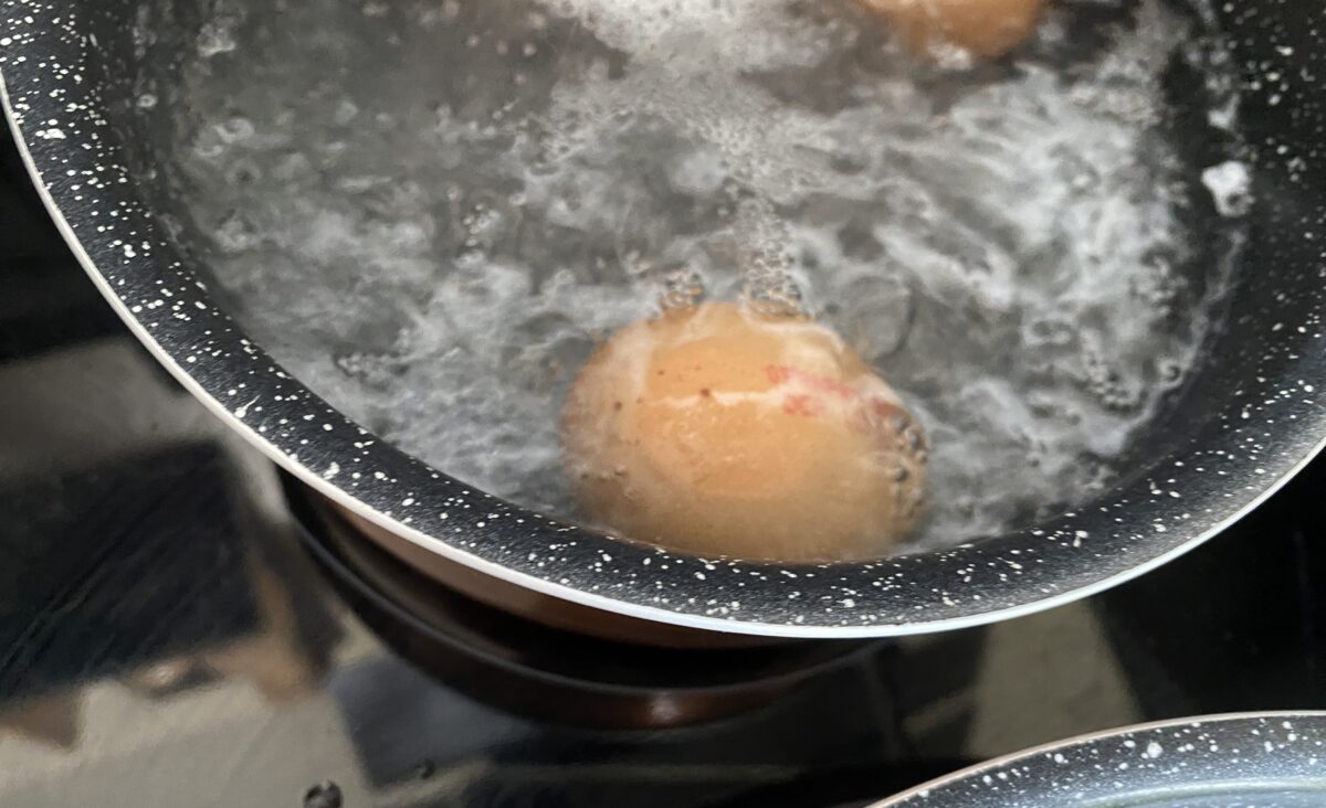 Poireaux vinaigrette aux œufs : La photo est une représentation de l'étape 1