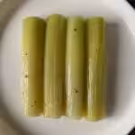 Leeks Vinaigrette with Eggs : La photo est une représentation de l'étape 9