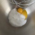 Lemon and Limoncello Tiramisu : La photo est une représentation de l'étape 1