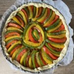 Three Bell Pepper Tart with Red Pesto : La photo est une représentation de l'étape 8