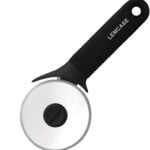 La photo représente l'ustensile : Pizza Cutter