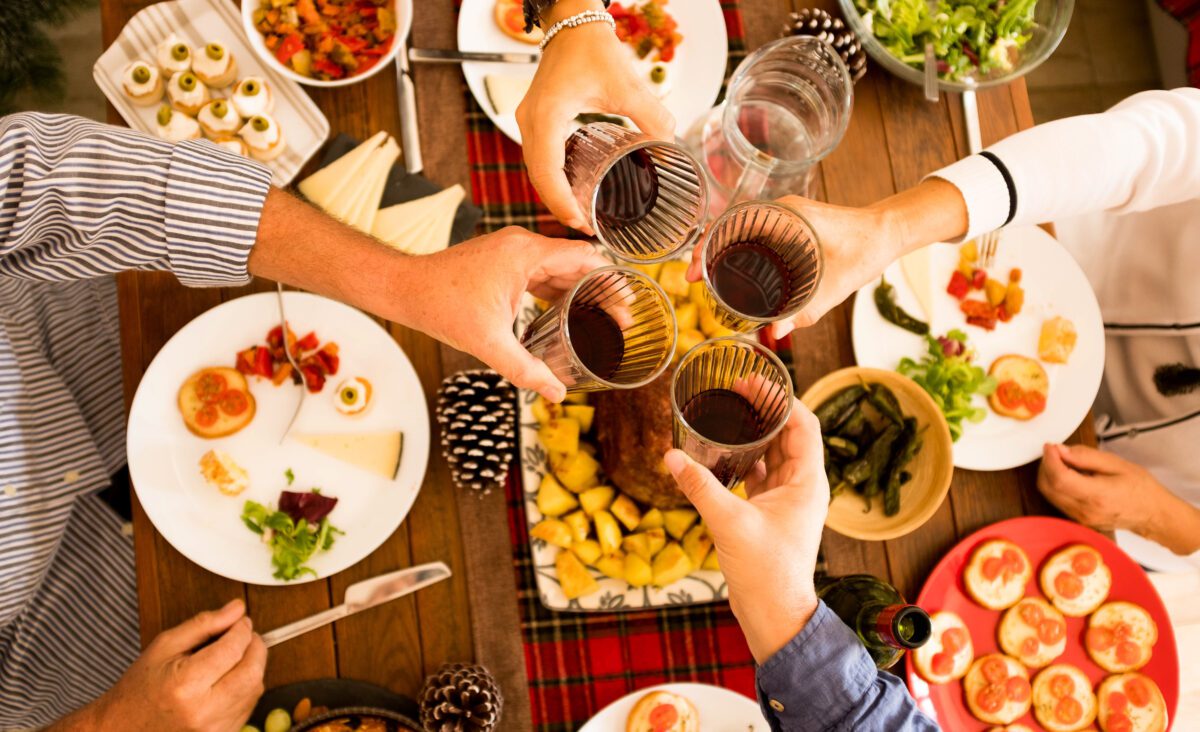 Les traditions de l'apéritif : Un rituel convivial à travers les âges (Recettes incluses)