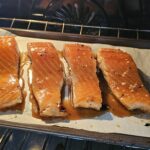 Maple-Glazed Salmon Fillets : La photo est une représentation de l'étape 4