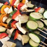 Brochettes de légumes et Halloumi, marinées au thym et sirop d'érable : Cuisson au four : La photo est une représentation de l'étape 1