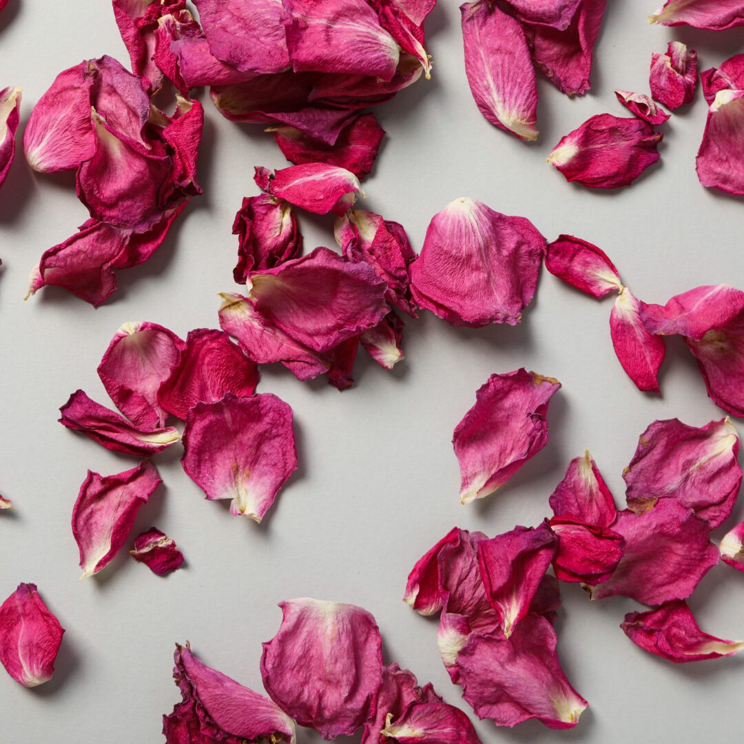 La photo représente l'ingrédient : Dried rose petals