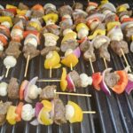 Brochettes de bœuf mariné au BBQ : La photo est une représentation de l'étape 5