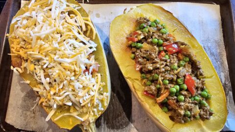 Courge spaghetti farcie au bœuf épicé crémeux : La photo est une représentation de l'étape 7