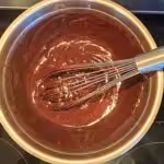 Gâteau moelleux chocolat tête de mort, cœur coulant framboise spécial Halloween : La photo est une représentation de l'étape 6