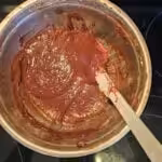 Gâteau moelleux chocolat tête de mort, cœur coulant framboise spécial Halloween : La photo est une représentation de l'étape 8