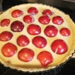 Tarte aux prunes avec pâte sablée aux amandes : La photo est une représentation de l'étape 4