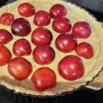 Tarte aux prunes avec pâte sablée aux amandes : La photo est une représentation de l'étape 3