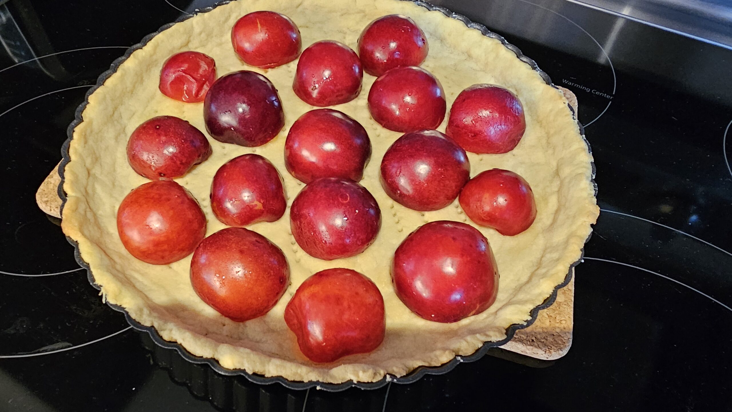 Plum tart with almond shortcrust pastry : La photo est une représentation de l'étape 3