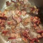 Lentilles vertes au lard fumé (Bacon), carottes, céleri et vin blanc : La photo est une représentation de l'étape 4