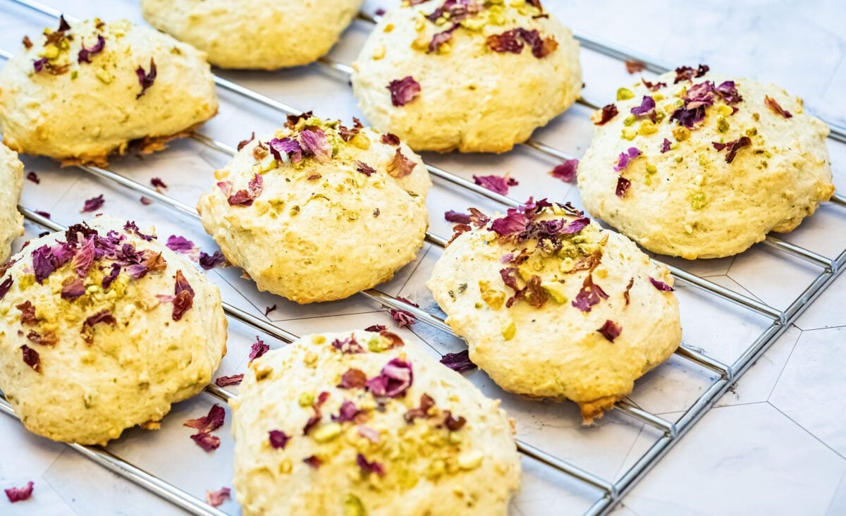 Scones amande, pistache et rose : recette délicate et parfumée