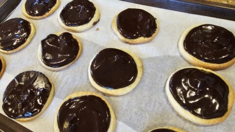 Homemade choco biscuits: shortbread with chocolate filling : La photo est une représentation de l'étape 9